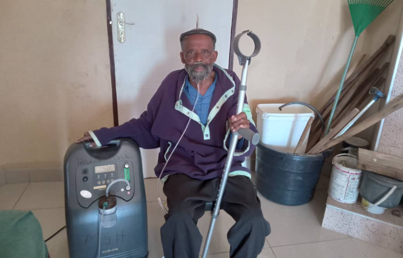 Sifiso “Smallz” Mahlangu who was allegedly bribed by King Mswati’s regime to poison Eswatini opposition leader speaks, had a new expensive iPhone before attempted murder.