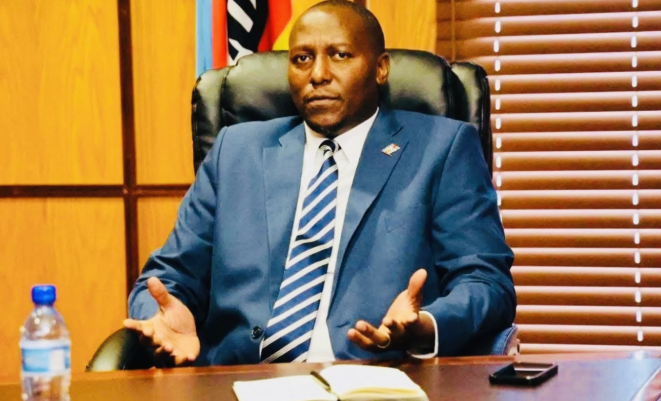 BREAKING NEWS:King allegedly advised Prime Minister to find possible ways of reversing directive banning public officials from responding to the Swaziland News, engagement ongoing.