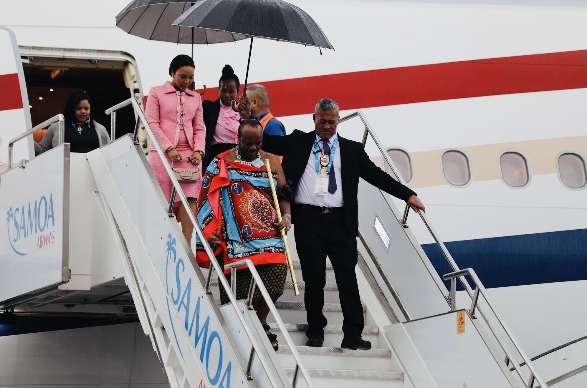 King Mswati and his new wife Inkhosikati LaZuma arrive safely in Samoa for Commonwealth Heads of Government meeting.