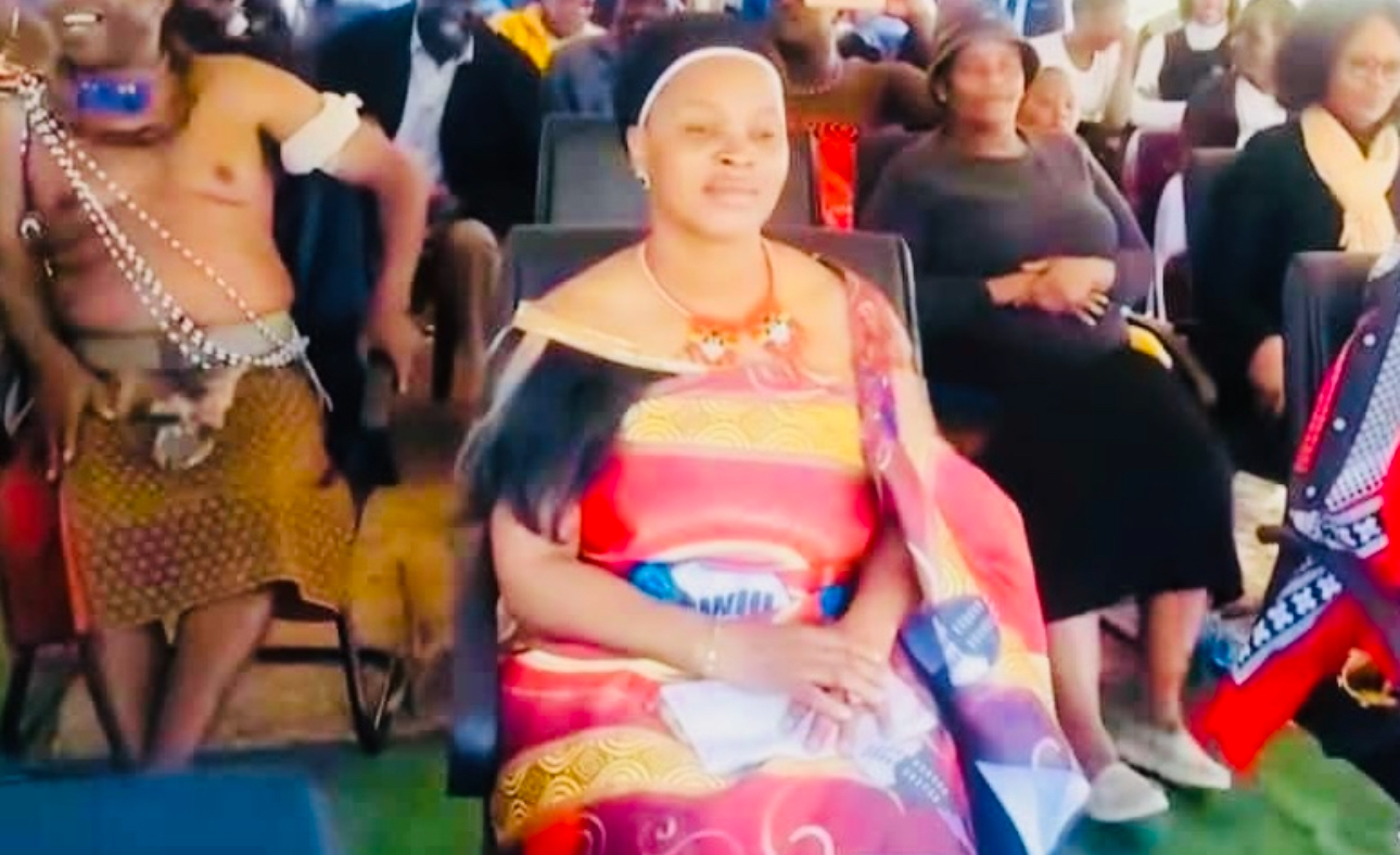 Chief Mshikashika Ngcamphalala to call uMphakatsi meeting for residents to assess MP LaZwide Simelane’s Parliament performance, Indvuna David Dlamini says date to be announced.