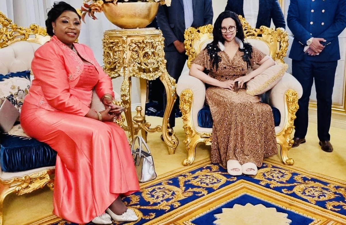 King’s wife Inkhosikati LaMbikiza allegedly instructed Judge Mumcy Dlamini to rule in favour of Manzini Wanderers,Sports Council CEO Darius Dlomo warns country might be banned by FIFA for interference.