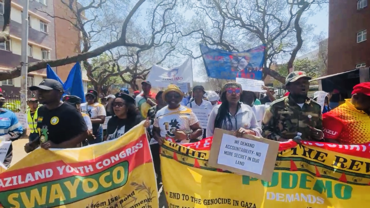 PUDEMO and other eSwatini pro-democracy groups marched to the United States(US) Embassy-Pretoria, demand cancellation of King Mswati’s R10billion deportation of dangerous criminals agreement. 