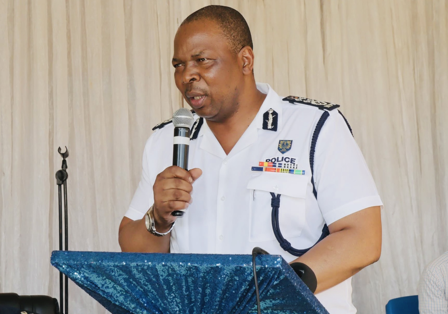 “Some cops will turn the gun to Cabinet Ministers or others before committing suicide”, says police officer amid Government refusal to award salary increment.