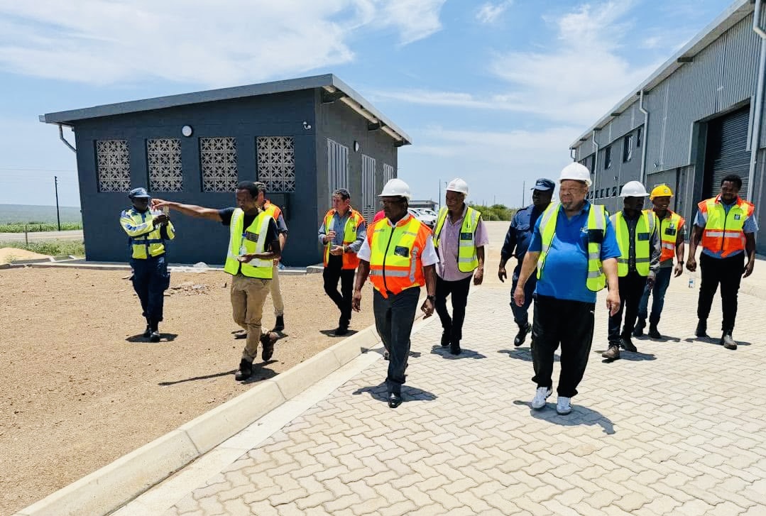 Commerce Minister Mancoba Khumalo to hand over new Ndzevane factory shell to an investor, 1000 jobs created.