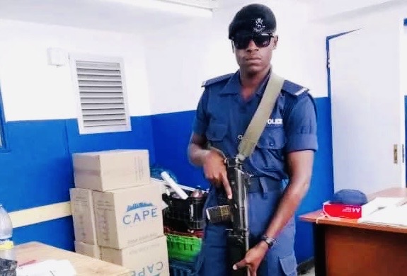 Mbabane Police Officer Mvuselelo Mkhandawiri who allegedly threatened to shoot and kill ‘Babetala’ for demanding child maintenance takes responsibility as father sends R500.00, apologizes to impregnated school girl’s parents.