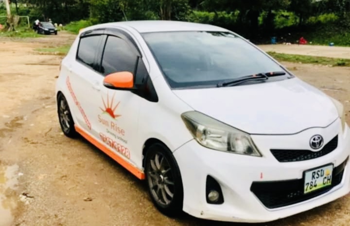 EXPOSED:Sunrise Driving School Director colluding with Eswatini Revenue employee to defraud emaSwati, promising to assist them buy Drivers Licenses.