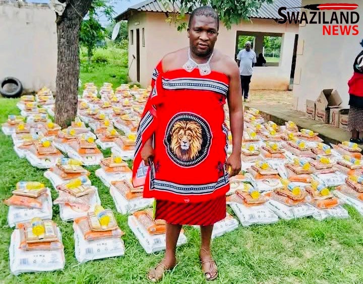 Deputy Speaker and Mhlangatane MP Madala Mhlanga sharing his entertainment allowance with residents, Bagcugcuteli and Community Police.