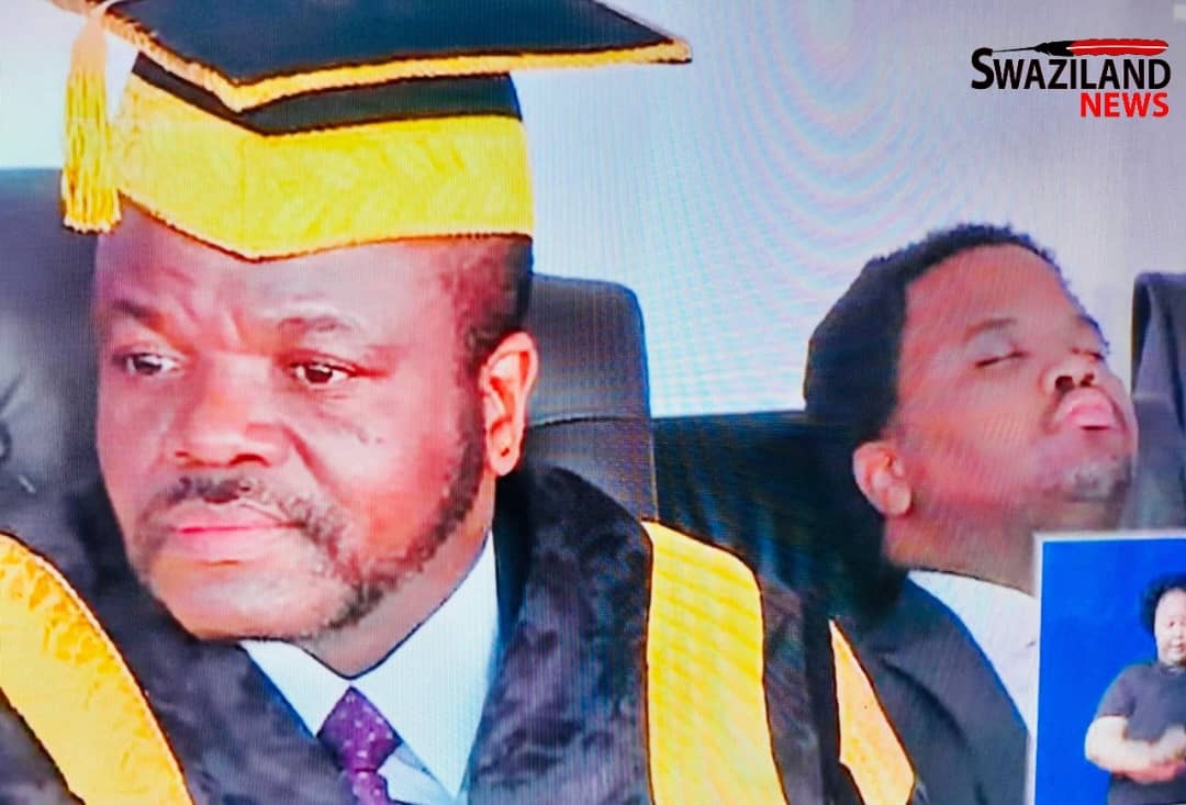 Swazi TV exposes MP Prince Lindani allegedly sleeping while King Mswati looks confused during UNESWA Graduation.