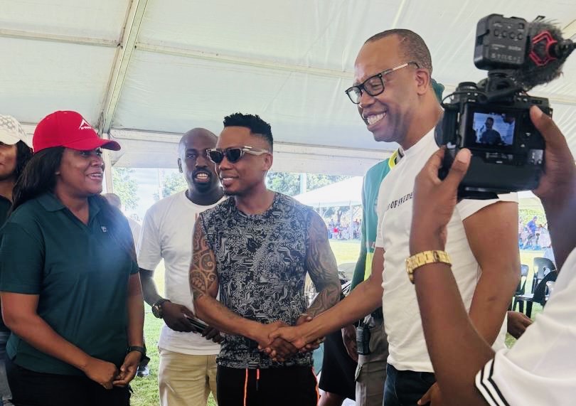 Ubombo Sugar Limited Managing Director Muzi Siyaya organizes End of Year Celebration for employees, DJ Tira graces event.