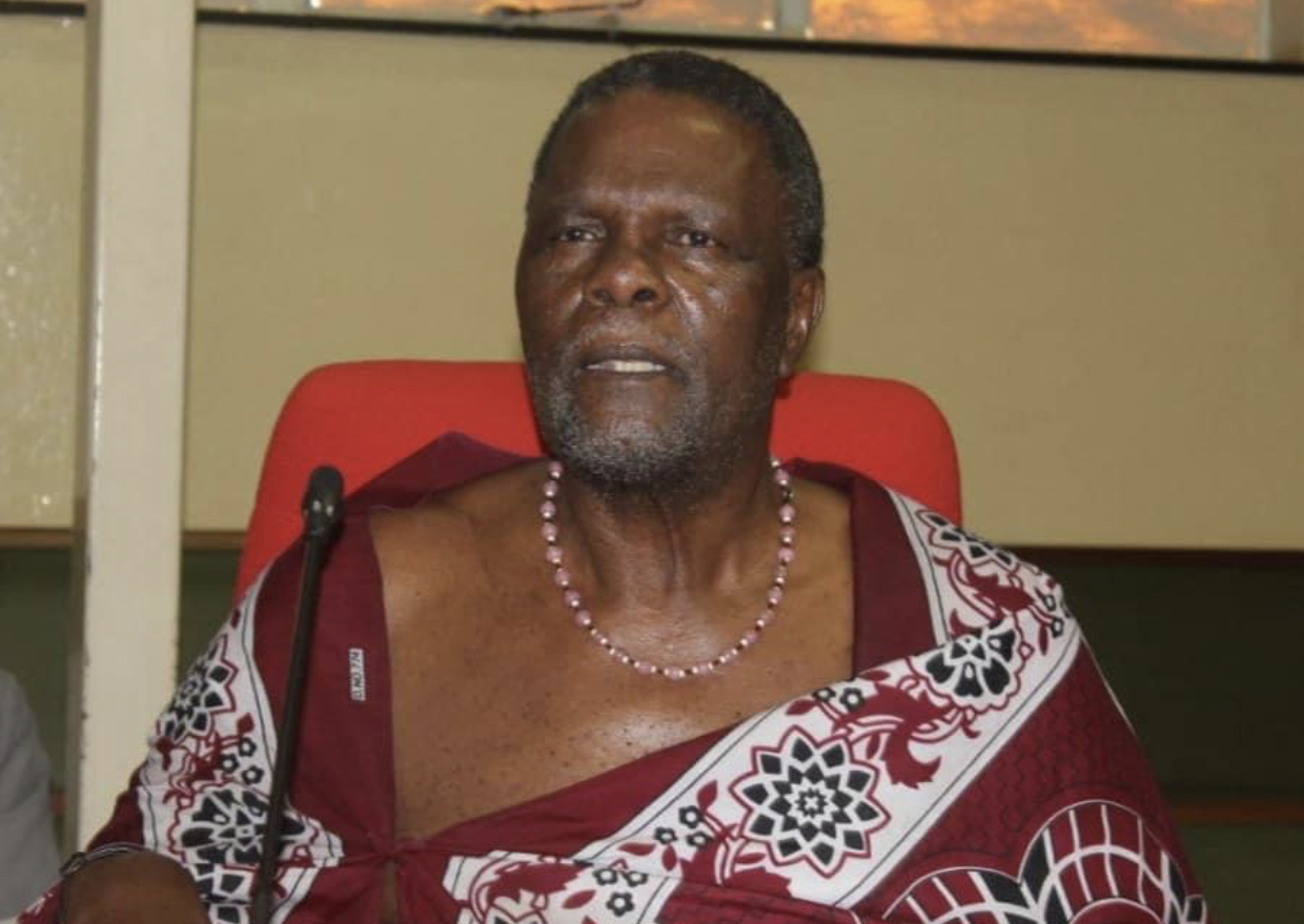 Senator Moi Moi insults MPs Marwick Khumalo,Robert Magongo with their mothers’ private parts,wants them summoned for calling them old ‘sleeping idiots’.