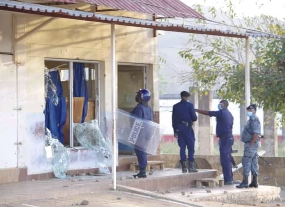Fairview Police Post destroyed as justice for Thabani protest manifests into chaos, protesters ignore gun shots.