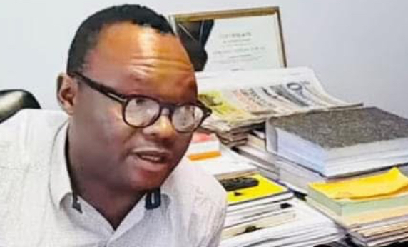 OPINION:Swazi Observer editor Mbongeni Mbingo must present cattle to King Mswati and apologise for allegedly sleeping with his wife Inkhosikati LaMbikiza,stop interfering with Association of Journalists.